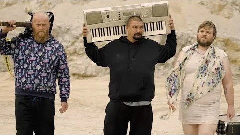 Prizor iz videospota Puščava
